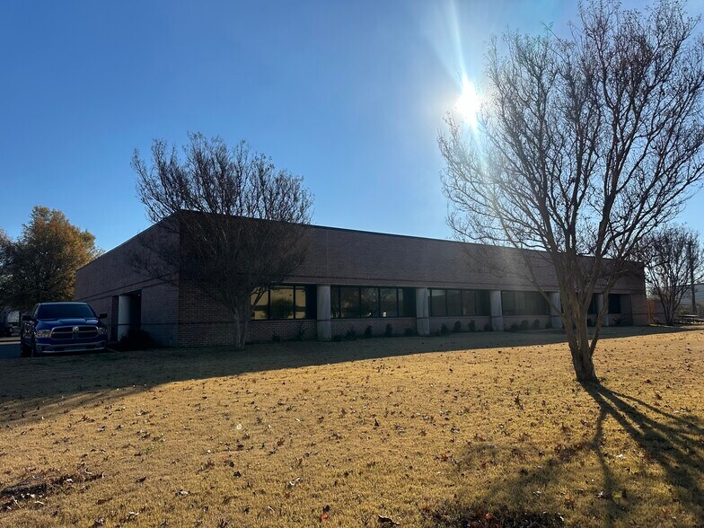 3080 Bartlett Corporate Dr, Bartlett, TN for lease - Building Photo - Image 2 of 3