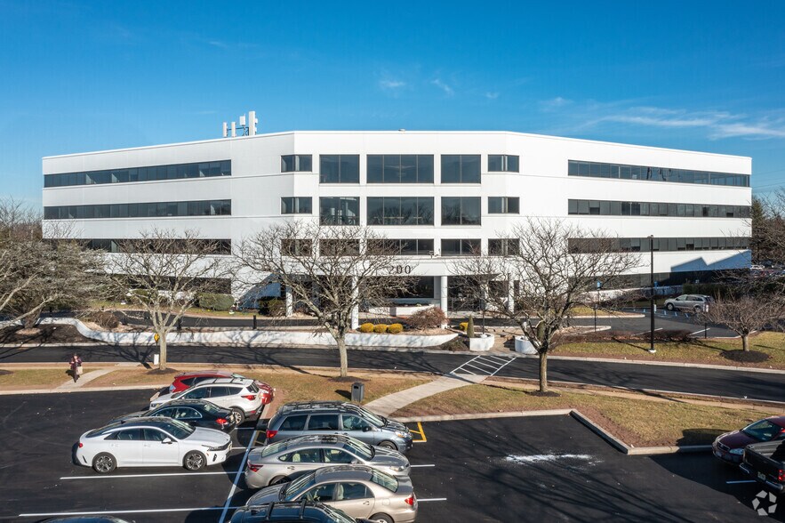 200 Metroplex Dr, Edison, NJ à louer - Photo du bâtiment - Image 1 de 6