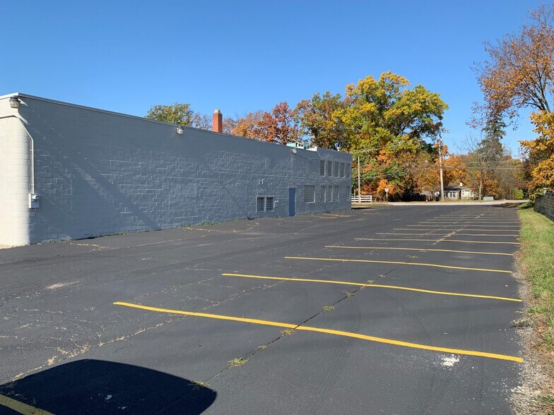 461 Graham Rd, Cuyahoga Falls, OH à vendre - Photo du bâtiment - Image 3 de 25