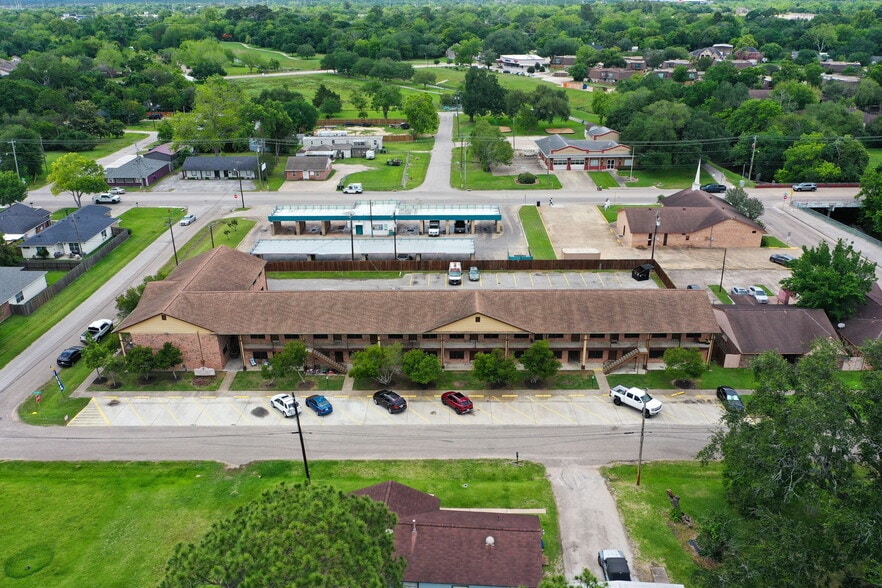 601 E Coombs St, Alvin, TX for sale - Building Photo - Image 3 of 30