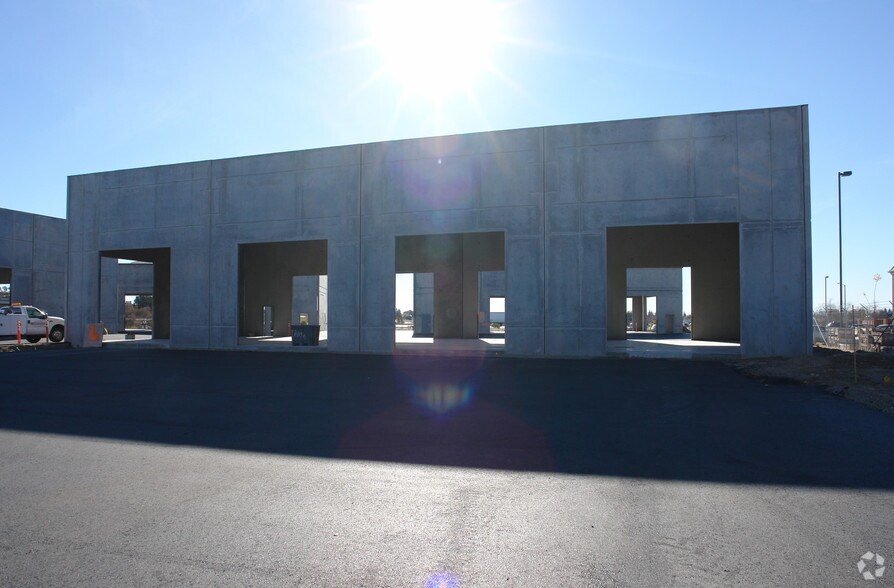 4017 N Freeway Blvd, Sacramento, CA à louer - Photo du bâtiment - Image 2 de 9