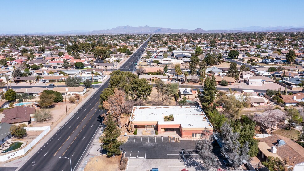 715 N Gilbert Rd, Mesa, AZ à vendre - Photo du bâtiment - Image 3 de 14