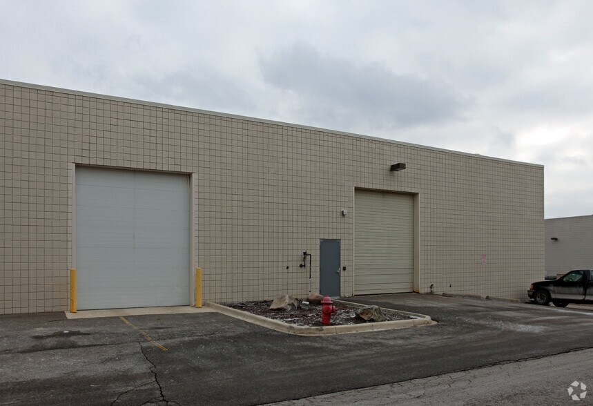 47461 Clipper St, Plymouth, MI for lease - Building Photo - Image 2 of 3
