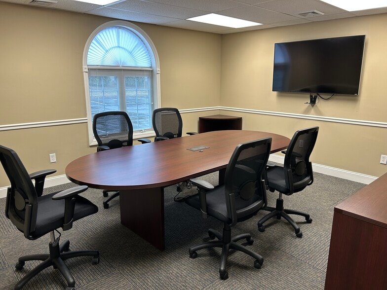 344 N Main St, Marlborough, CT for sale - Interior Photo - Image 3 of 4