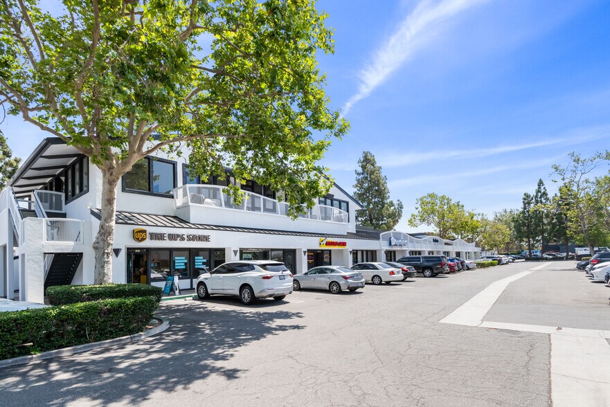 270 Bristol St, Costa Mesa, CA à louer - Photo du bâtiment - Image 1 de 4