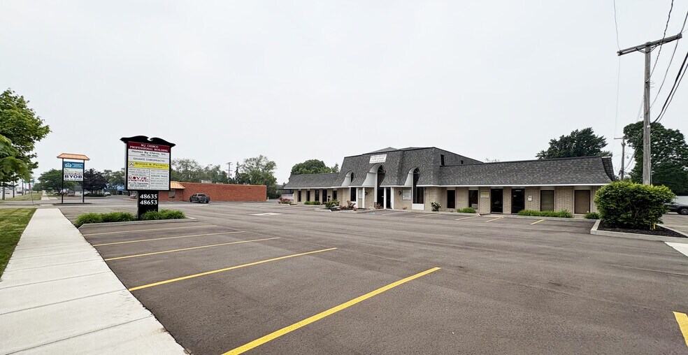 48645 Van Dyke Ave, Shelby Township, MI à louer - Photo du bâtiment - Image 2 de 3