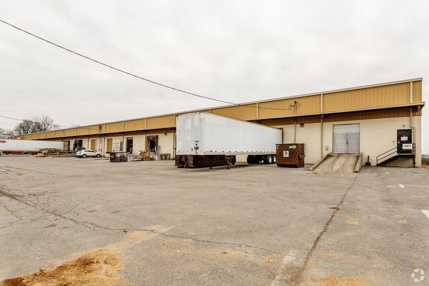2701-2705 Eugenia Ave, Nashville, TN for lease - Building Photo - Image 2 of 11