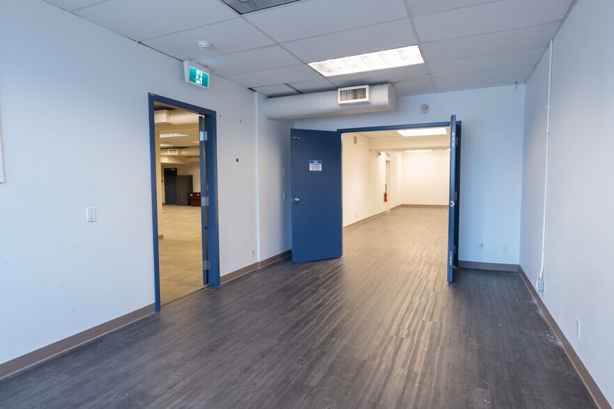 422 6th St, New Westminster, BC à louer - Photo du bâtiment - Image 3 de 16