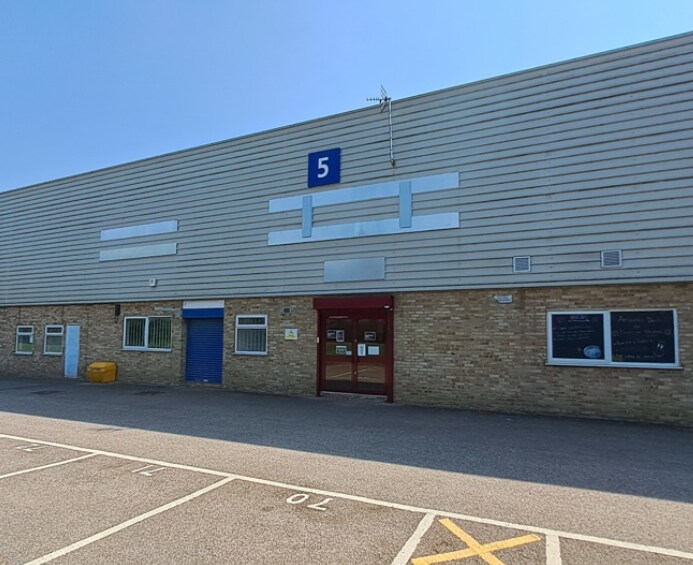 4-7 Deans Rd, Milton Keynes à vendre - Photo du bâtiment - Image 3 de 3