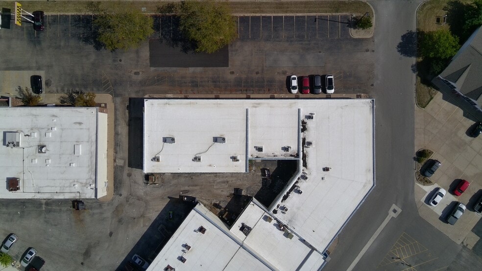 3245-3247 Court St, Pekin, IL for lease - Building Photo - Image 3 of 9