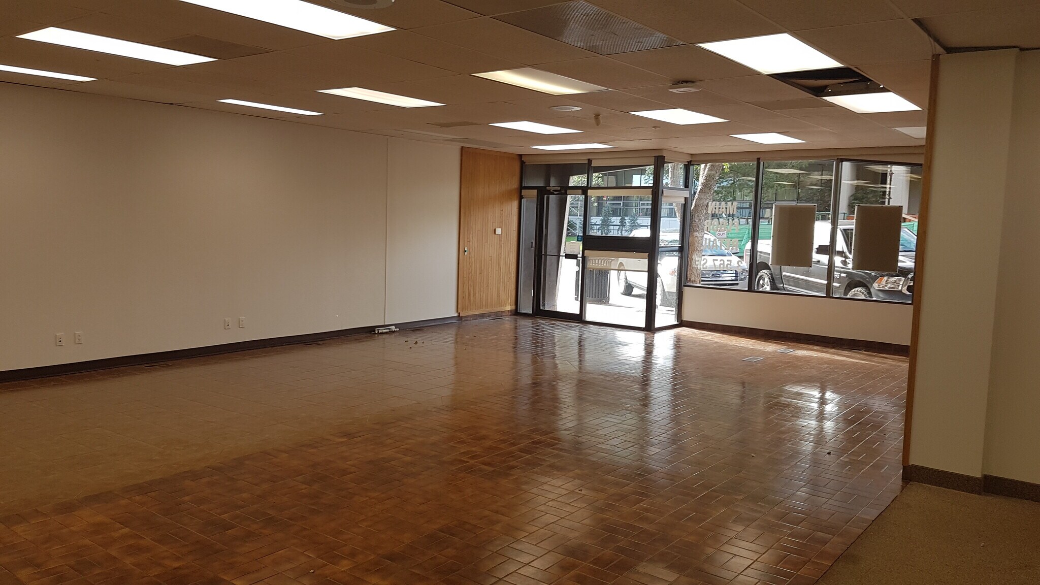 4814 50 St, Red Deer, AB for lease Interior Photo- Image 1 of 6