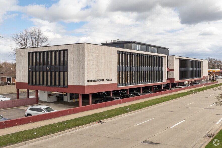 23300 Greenfield Rd, Oak Park, MI for lease - Primary Photo - Image 1 of 5