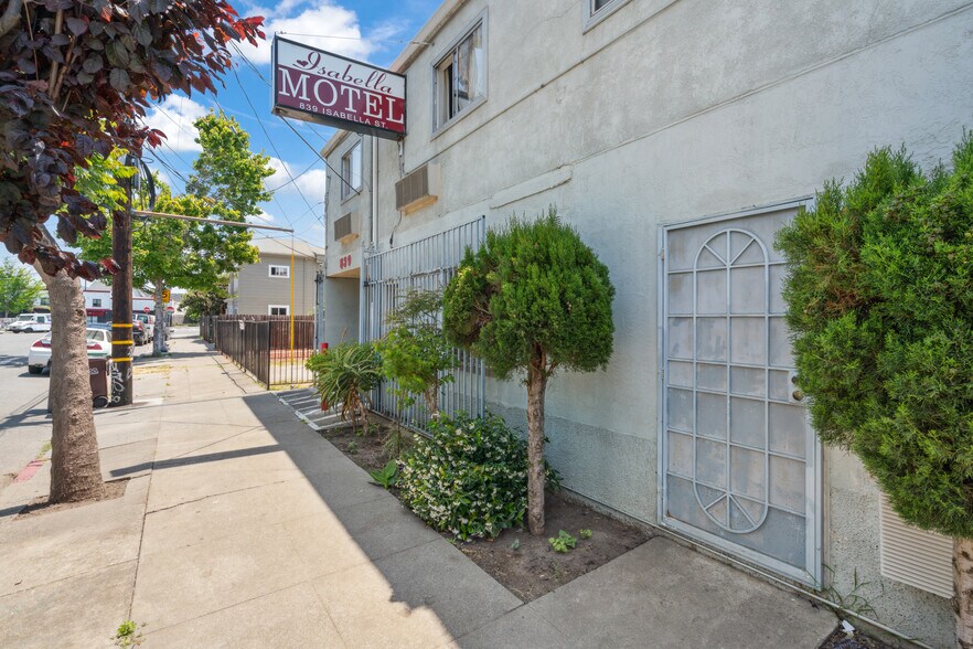 839 Isabella St, Oakland, CA à vendre - Photo du bâtiment - Image 3 de 46