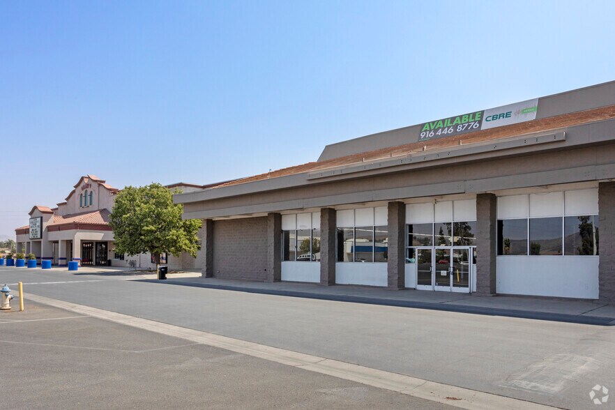 885 W Henderson Ave, Porterville, CA à louer - Photo du bâtiment - Image 2 de 5