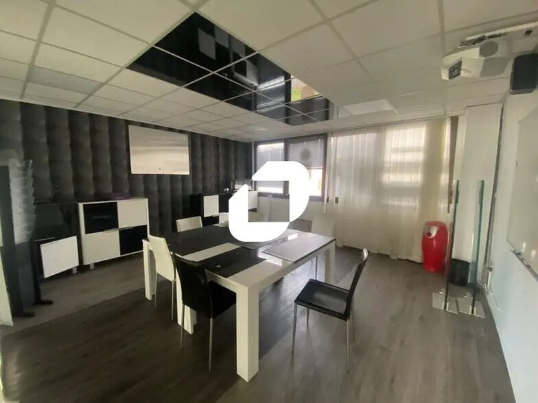 9 Chaussée Jules César, Osny à louer - Photo intérieure - Image 2 de 10