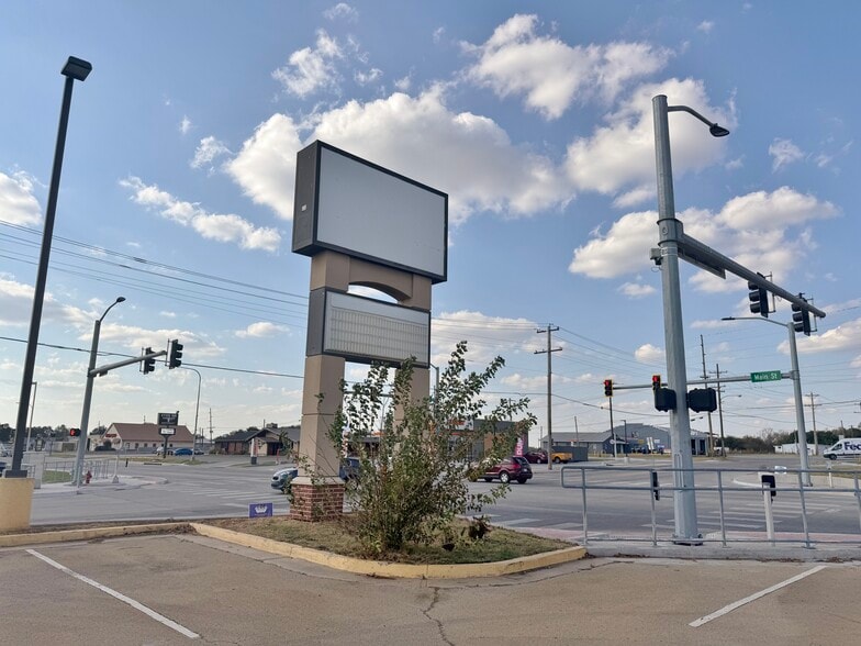 1405 E Main St, Cushing, OK for lease - Building Photo - Image 2 of 6