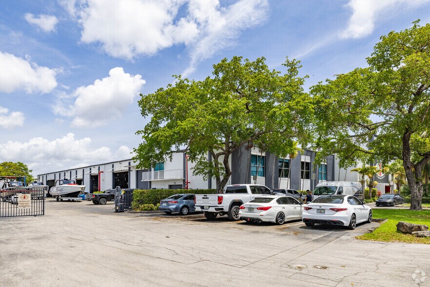 4355 NW 128th St, Opa Locka, FL à vendre - Photo du bâtiment - Image 2 de 7