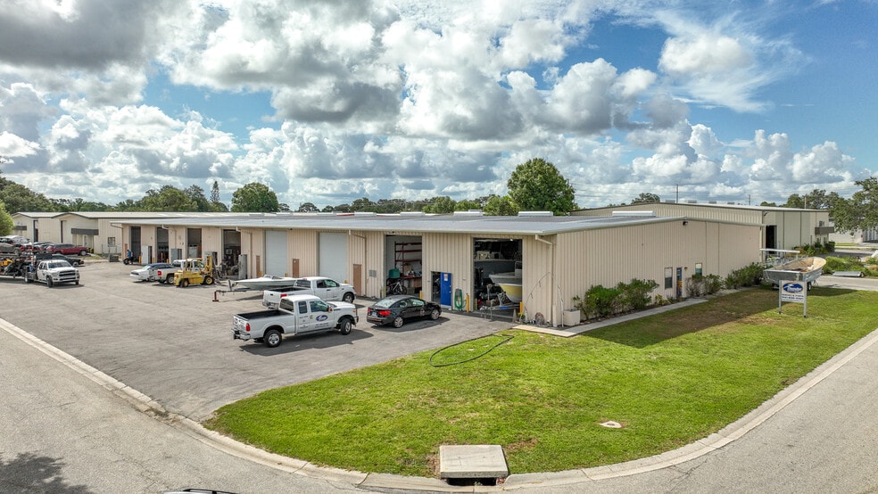 1960-1974 Whitfield Park Ave, Sarasota, FL for lease - Building Photo - Image 2 of 7