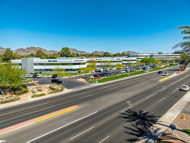2850 E Camelback Rd, Phoenix, AZ for lease - Building Photo - Image 3 of 14