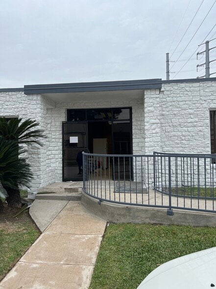 4950 Terminal St, Bellaire, TX for sale - Building Photo - Image 2 of 9