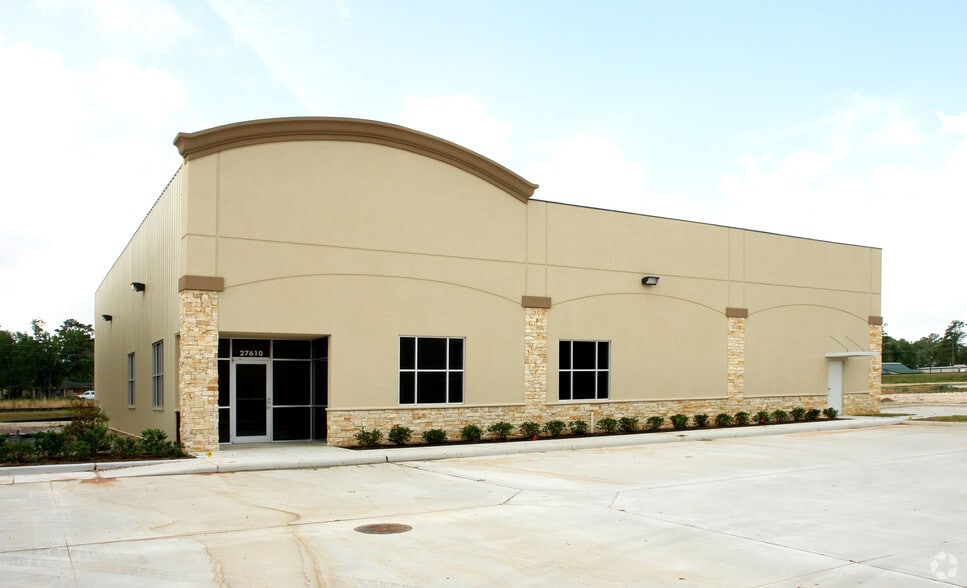 27610 Commerce Oaks Dr, The Woodlands, TX for lease - Primary Photo - Image 1 of 6