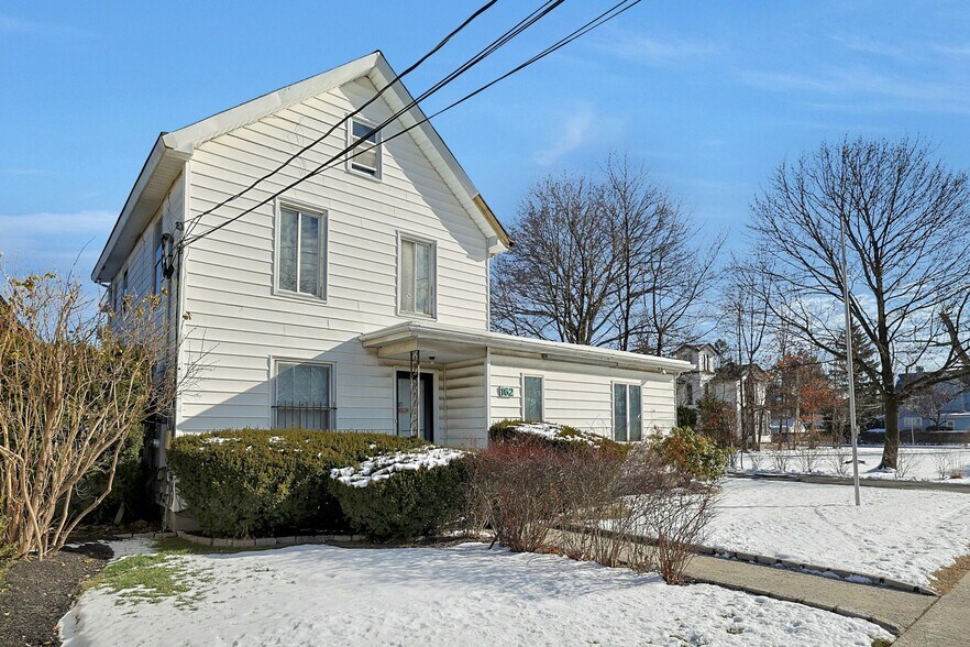 162 Orange Ave, Suffern, NY à vendre - Photo du bâtiment - Image 2 de 30