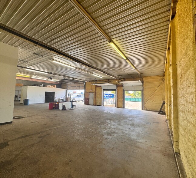 3400-3601 Brennen Dr, Peru, IL for lease - Interior Photo - Image 3 of 4