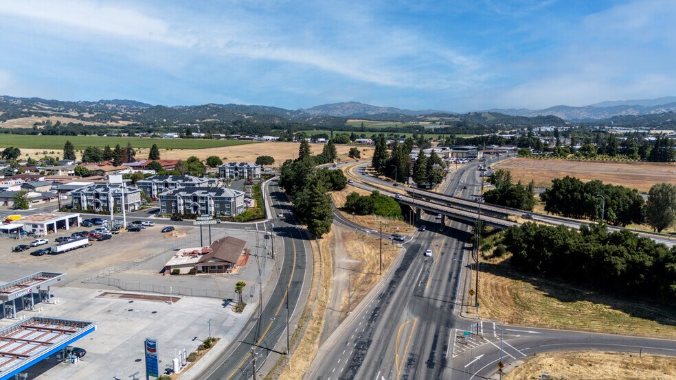 1550 N Lovers Ln, Ukiah, CA à vendre - Aérien - Image 2 de 19