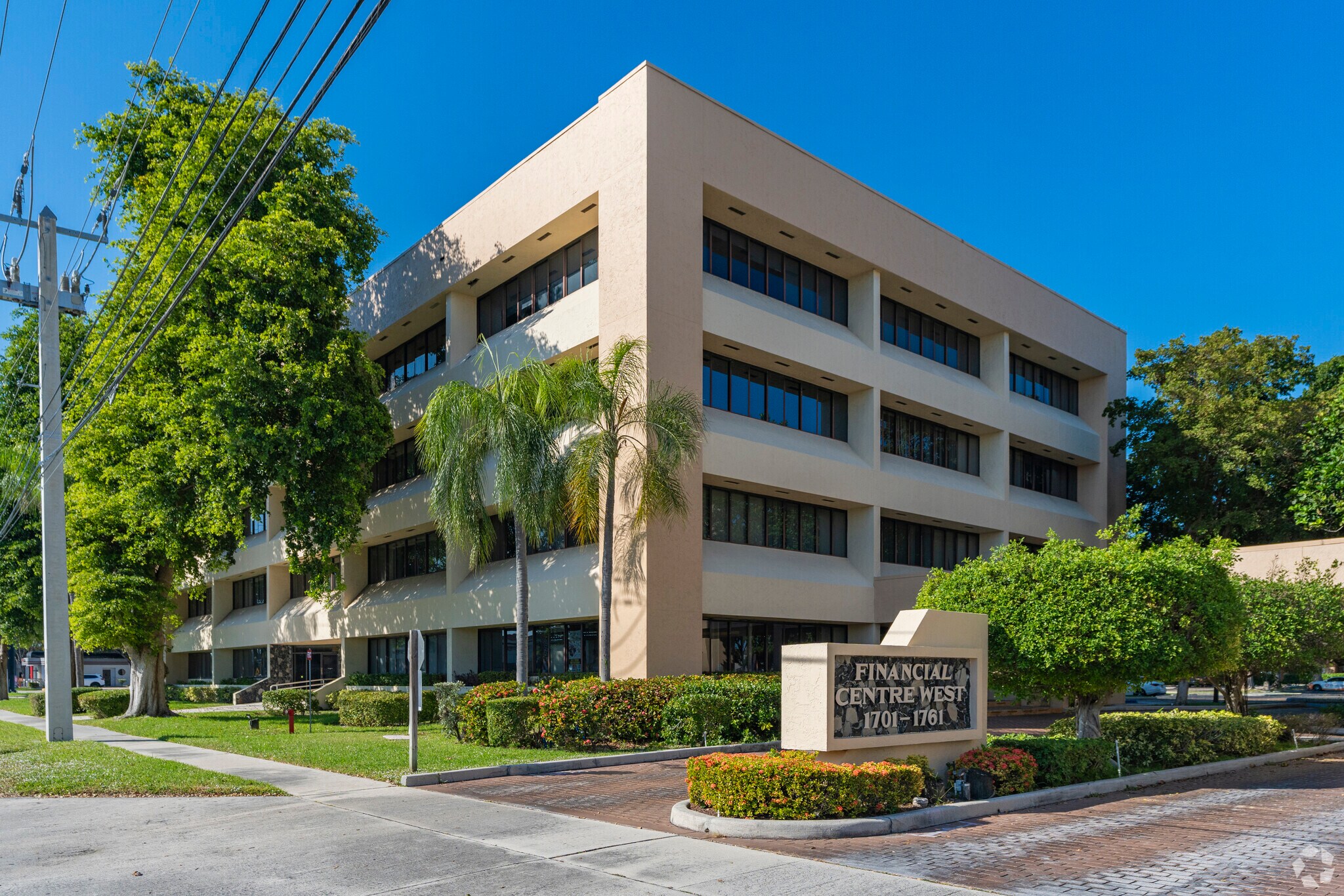 1761 W HIllsboro Blvd, Deerfield Beach, FL à louer Photo du bâtiment- Image 1 de 8