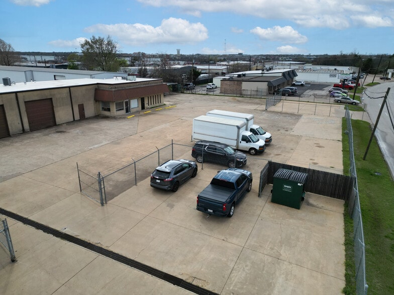 910 W Kearney St, Mesquite, TX à vendre - Photo du bâtiment - Image 3 de 9