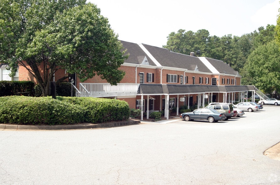 45 W Crossville Rd, Roswell, GA à louer - Photo du bâtiment - Image 2 de 6