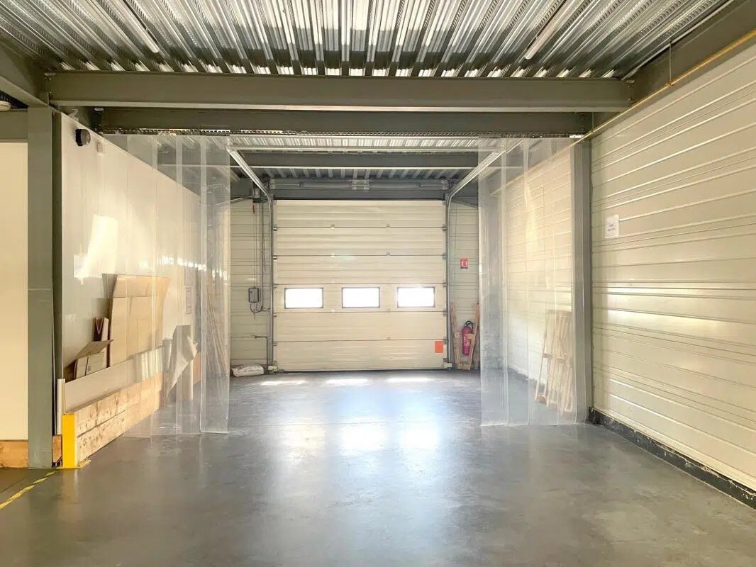 Office in Poissy for lease Interior Photo- Image 1 of 8