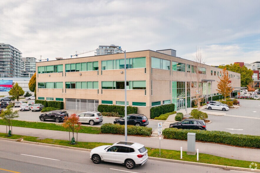 7671 Alderbridge Way, Richmond, BC à louer - Photo du bâtiment - Image 3 de 11