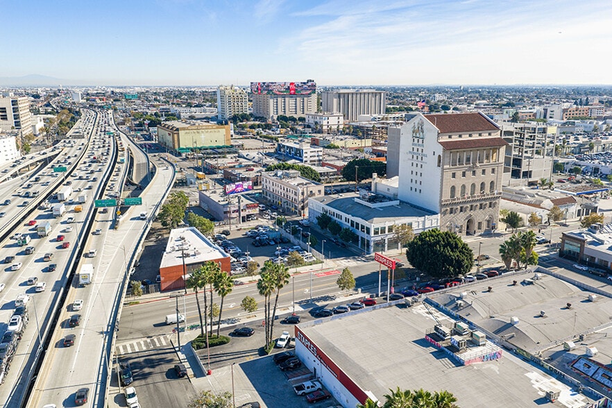 1800 S Figueroa St, Los Angeles, CA for lease - Building Photo - Image 2 of 14