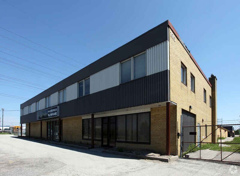 195 Bethridge Rd, Toronto, ON à vendre - Photo principale - Image 1 de 1