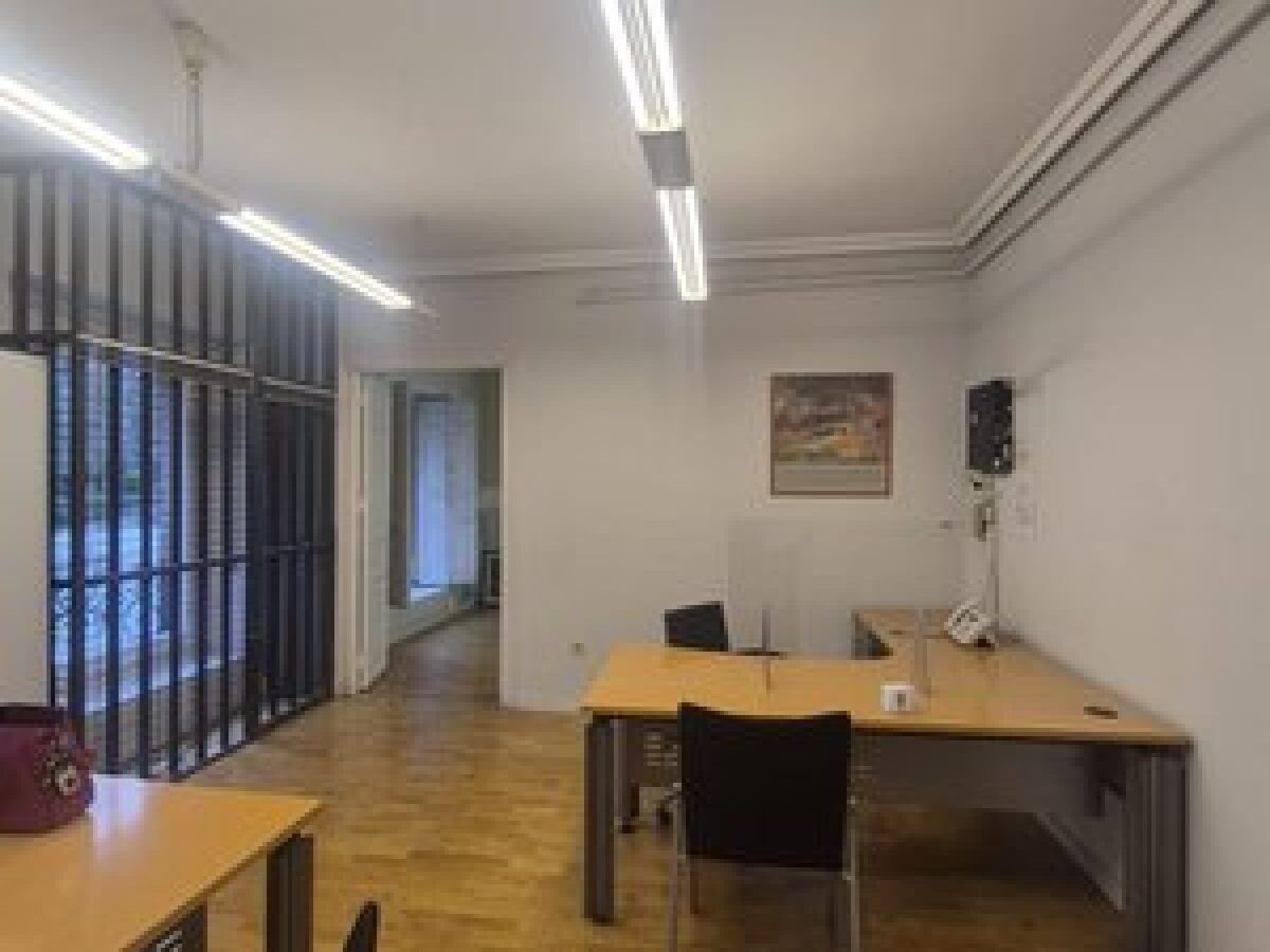 Bureau/Commerce de détail dans Ávila, Ávila à louer Photo intérieure- Image 1 de 4