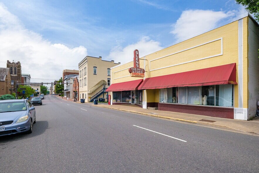 227 N Main St, Harrisonburg, VA à vendre - Photo du bâtiment - Image 2 de 31