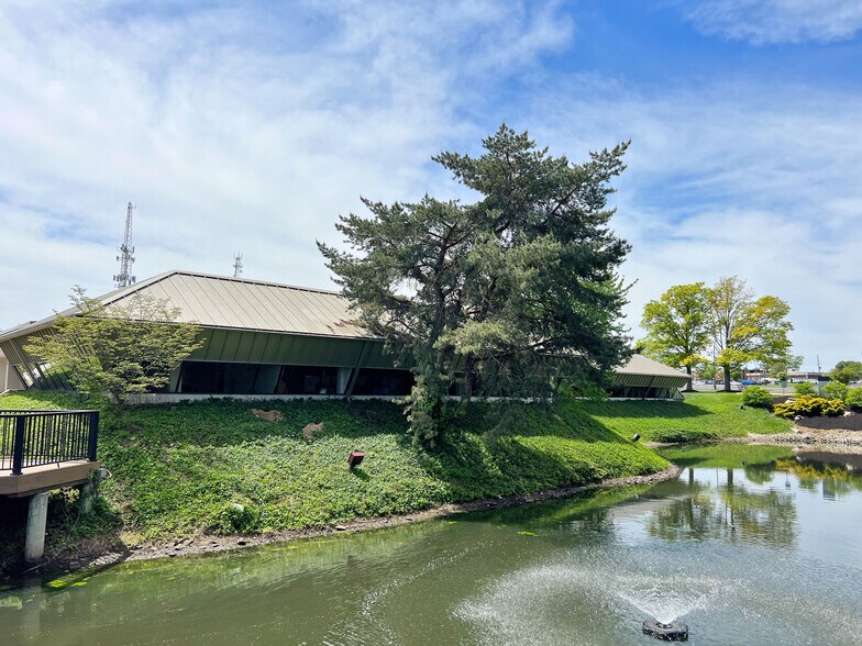 1173 Corporate Lake Dr, Creve Coeur, MO à vendre - Photo du bâtiment - Image 3 de 5