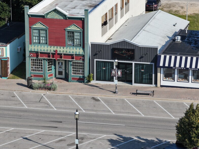 217 E Central Ave, Mackinaw City, MI à louer - Aérien - Image 2 de 30