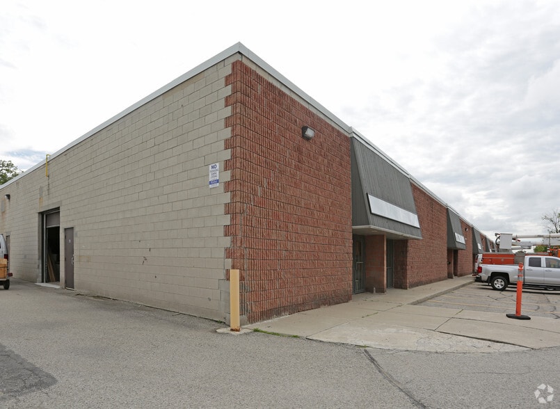 96 Bessemer Ct, London, ON for lease - Primary Photo - Image 1 of 2