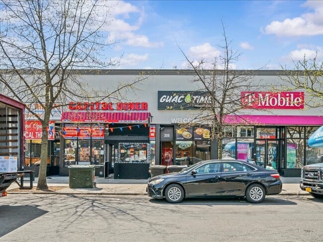 Plus de détails pour 304-312 E 204th St, Bronx, NY - Commerce de détail à vendre