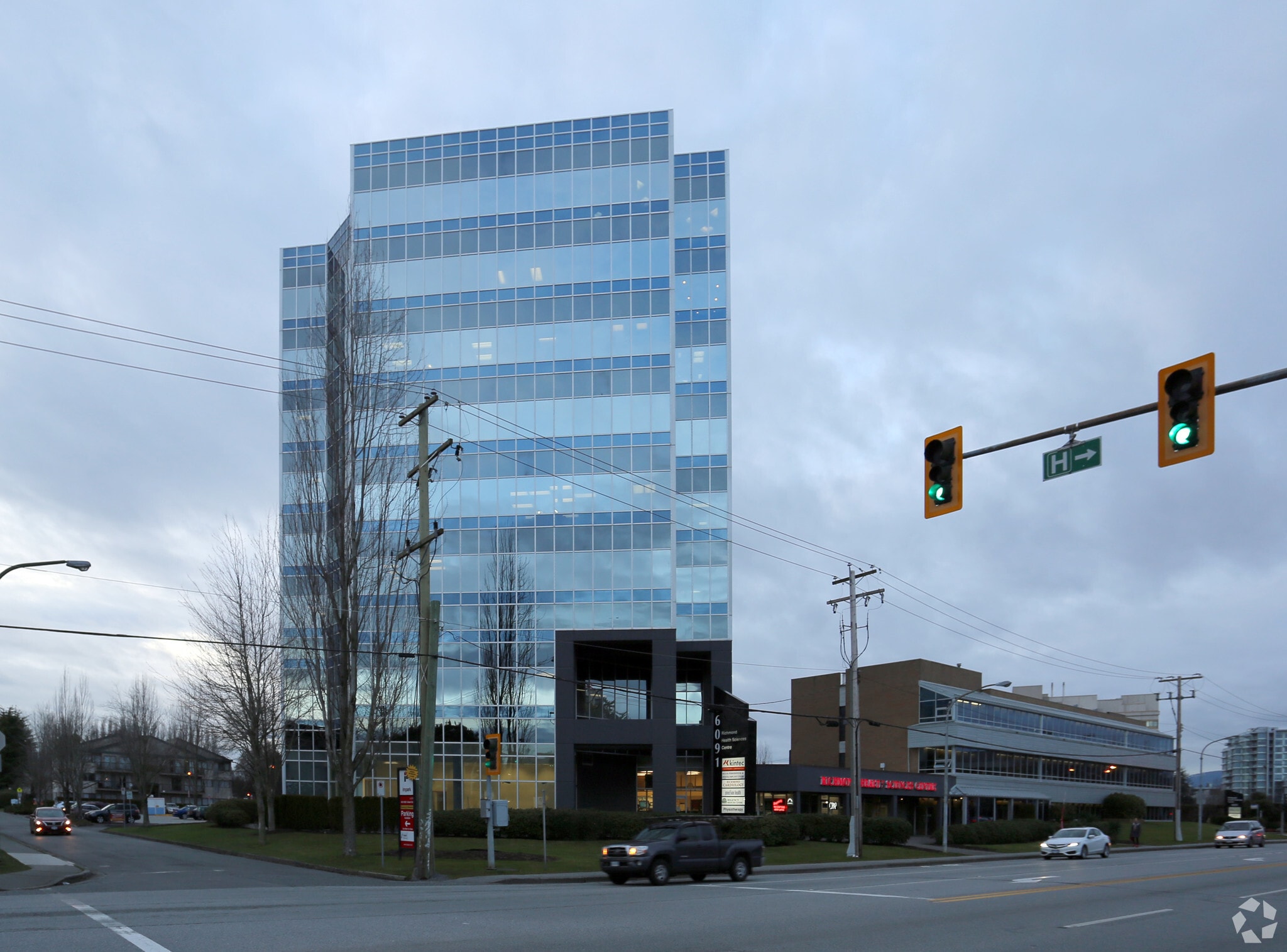 6091 Gilbert Rd, Richmond, BC à louer Photo principale- Image 1 de 5