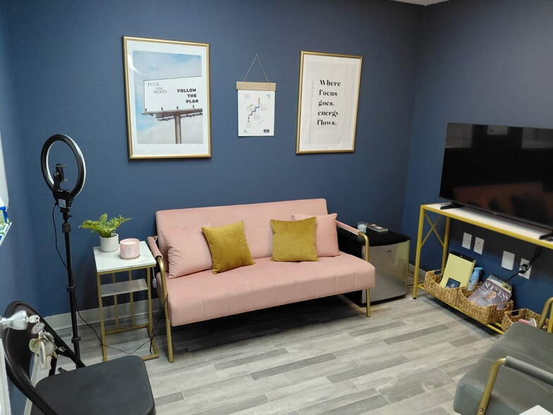 9025 Cullen Blvd, Houston, TX for lease - Building Photo - Image 3 of 12