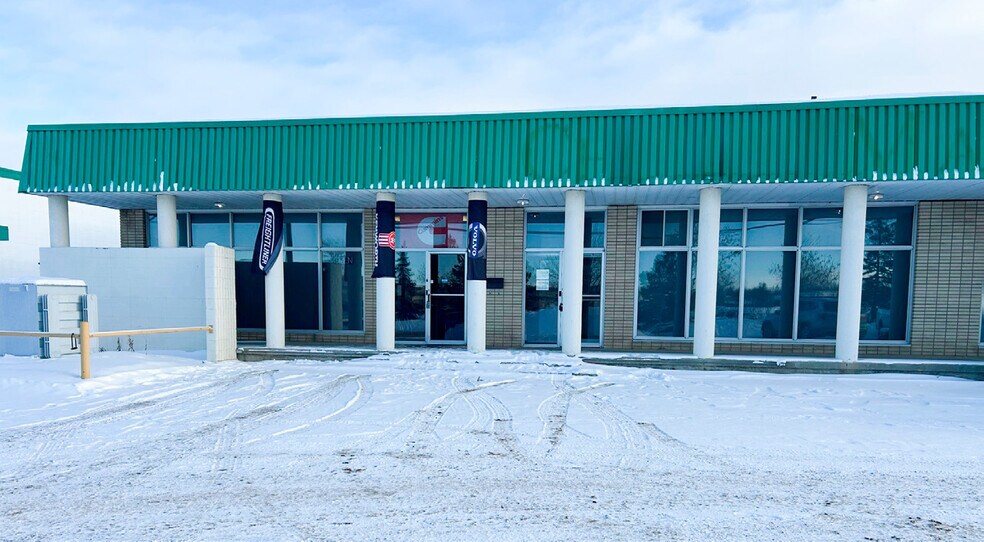 8019-8025 Wagner Rd NW, Edmonton, AB à vendre - Photo du bâtiment - Image 1 de 1