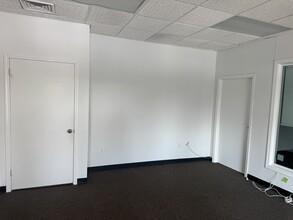 240 Plandome Rd, Manhasset, NY à louer Photo intérieure- Image 2 de 13