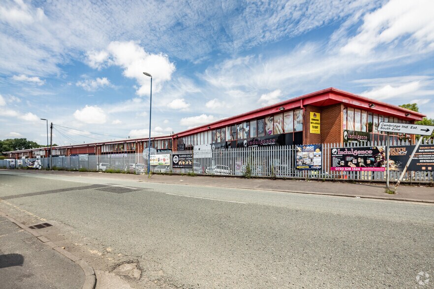 Broughton Ln, Manchester à louer - Photo du bâtiment - Image 2 de 2