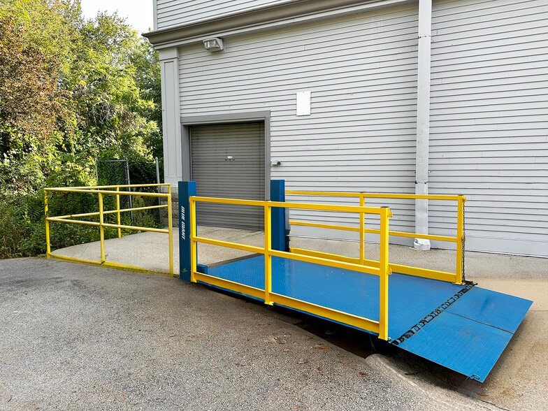 270 Mammoth Rd, Manchester, NH for lease - Building Photo - Image 3 of 4