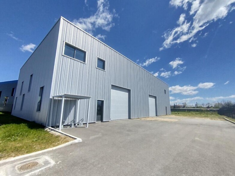 Flex in Seysses for lease - Building Photo - Image 1 of 9