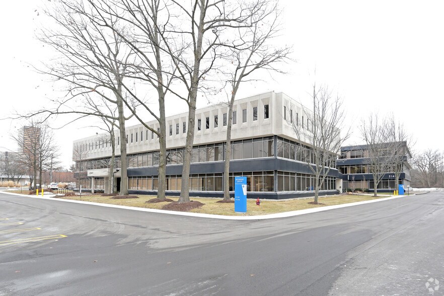 21411-21415 Civic Center Dr, Southfield, MI à louer - Photo du bâtiment - Image 1 de 10