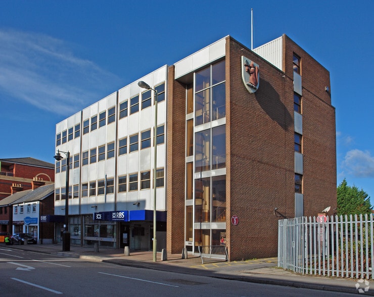 33-37 Victoria Rd, Farnborough for lease - Building Photo - Image 3 of 3